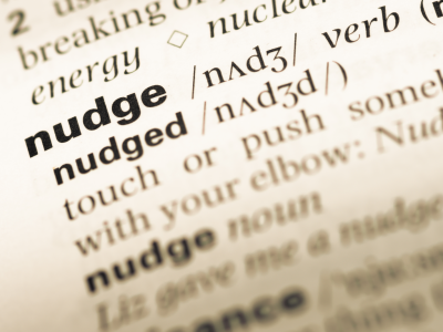 Spintarelle e apprendimento: la teoria del nudge nella formazione